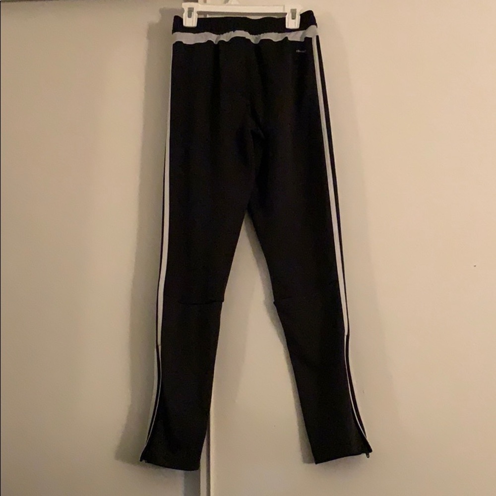 Too small - Picture 2 of 4
